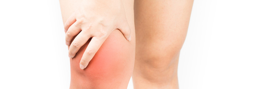 Ein geschwollenes, warmes Knie ist Symptom einer septischen Arthritis, danach folgen Anzeichen an Hüfte und Schulter.