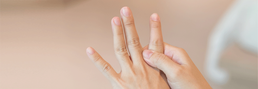 Nicht immer wird der Krebs am Finger direkt erkannt, denn er ähnelt zunächst sehr einem Pilzbefall.