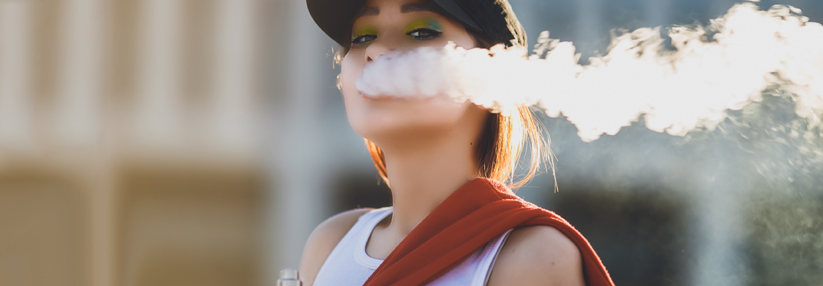 Das Design und die vielfältigen Aromen sollen bereits Jugendliche überzeugen. In den USA haben E-Zigaretten die High Schools längst erobert.