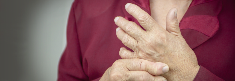 Von den Bronchien in die Gelenke: Die bei COPD und Asthma zugrundeliegende Entzündung kann die rheumatoide Arthritis begünstigen.