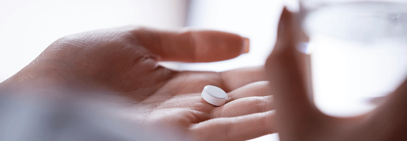 Für Magenschutz und Schmerzreduktion muss der Patient nur zweimal am Tag eine Tablette schlucken.