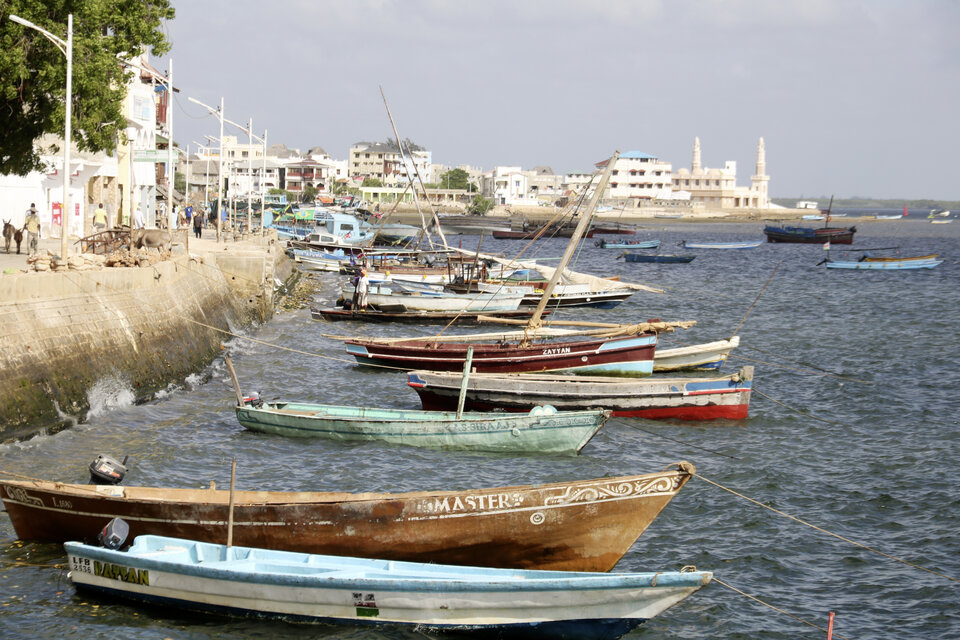 Abb. 3: Fischerboote im Hafen von Lamu: Neben den Eseln sind auch Taxiboote ein wichtiges Transportmittel.