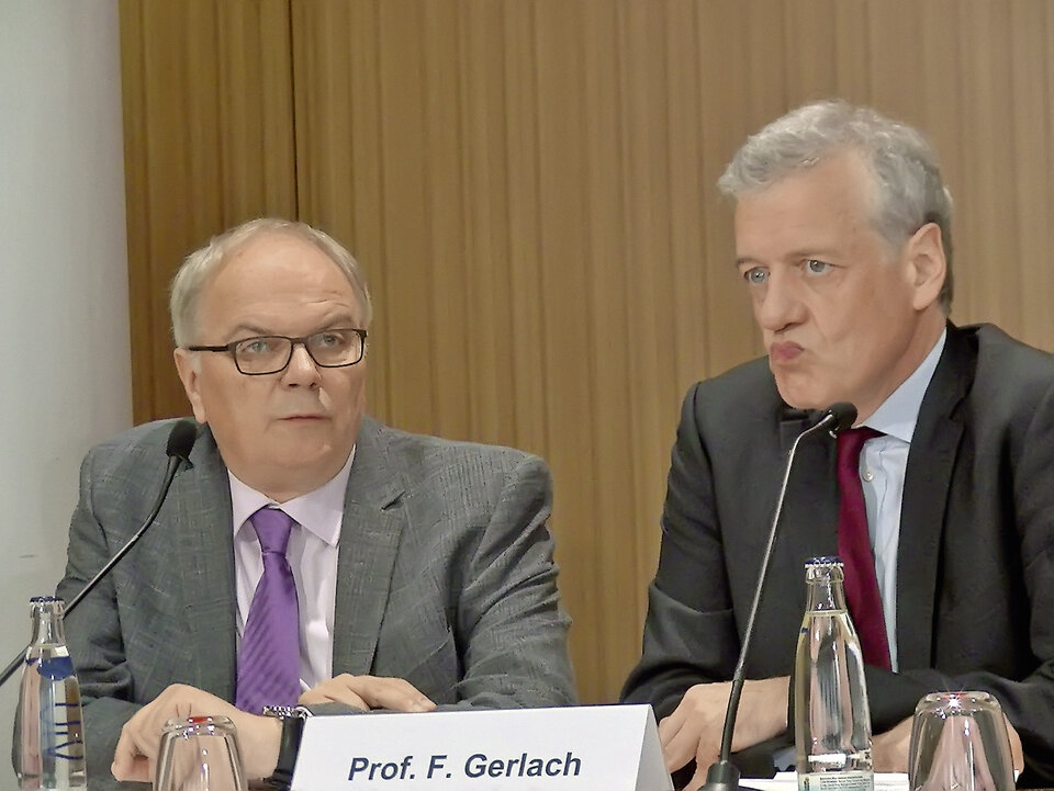 Prof. Szecsenyi (li.) und Prof. Gerlach präsentierten die Evaluationsergebnisse.