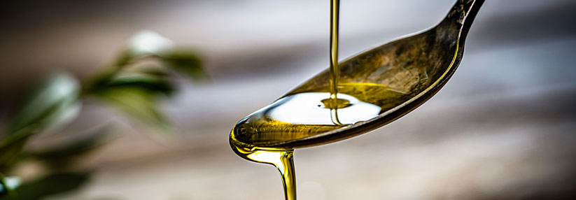 Olivenöl hat zahlreiche Komponenten, denen eine gesundheitsfördernde Wirkung zugeschrieben wird.