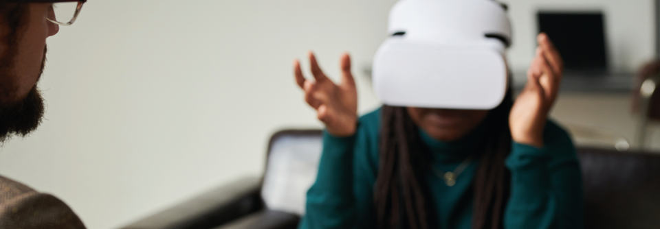 Bei allen positiven Effekten, die sich mit VR-Technologie erzielen lassen: Infos zu potenziellen Nebenwirkungen und Langzeitdaten fehlen bislang. (Agenturfoto)